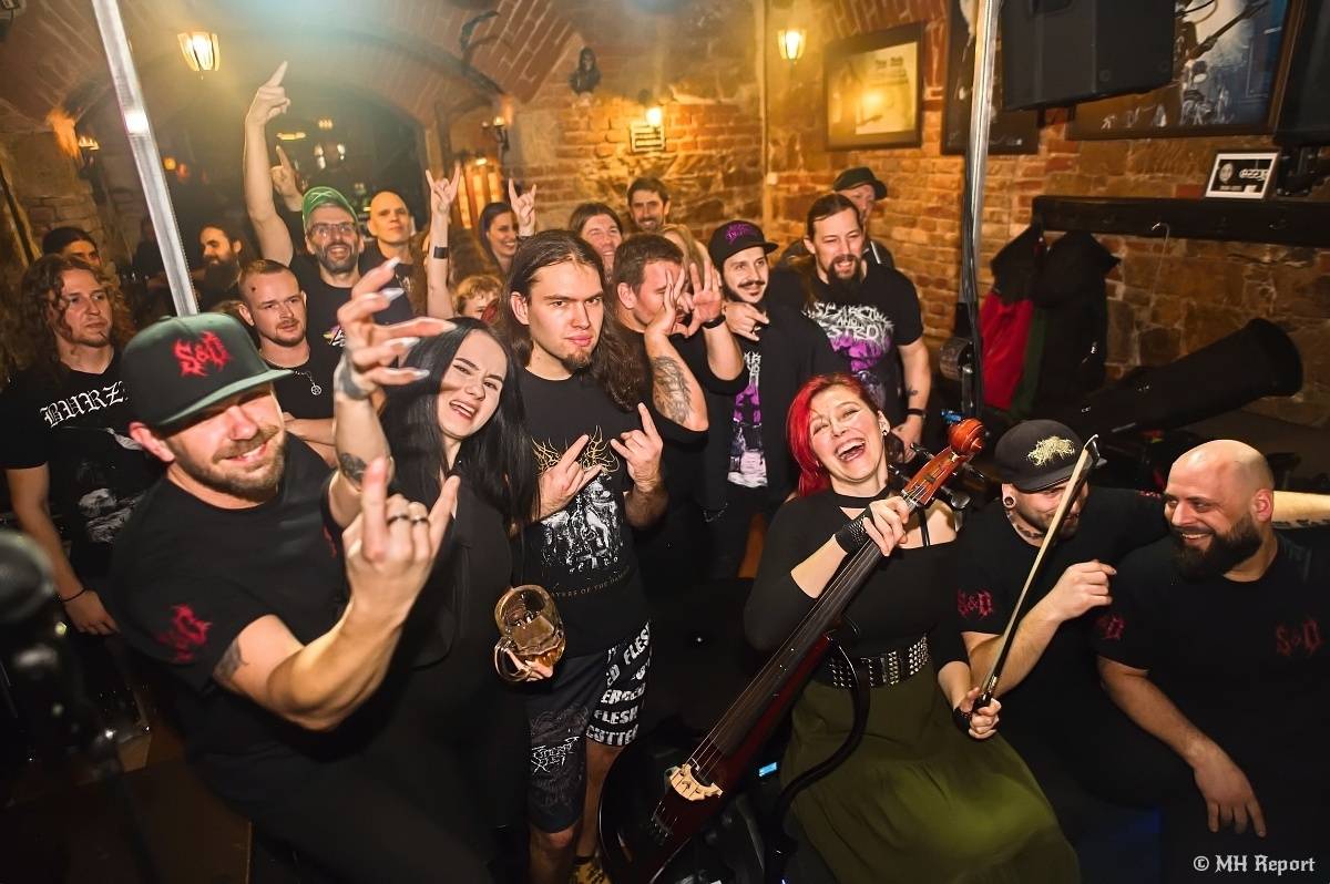 Search & Destroy ovládli Parlament Club. Koncert měl i narozeninový náboj