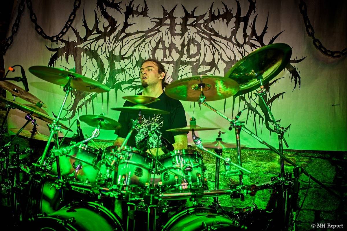 Search & Destroy ovládli Parlament Club. Koncert měl i narozeninový náboj