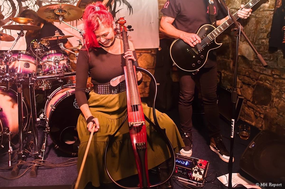 Search & Destroy ovládli Parlament Club. Koncert měl i narozeninový náboj