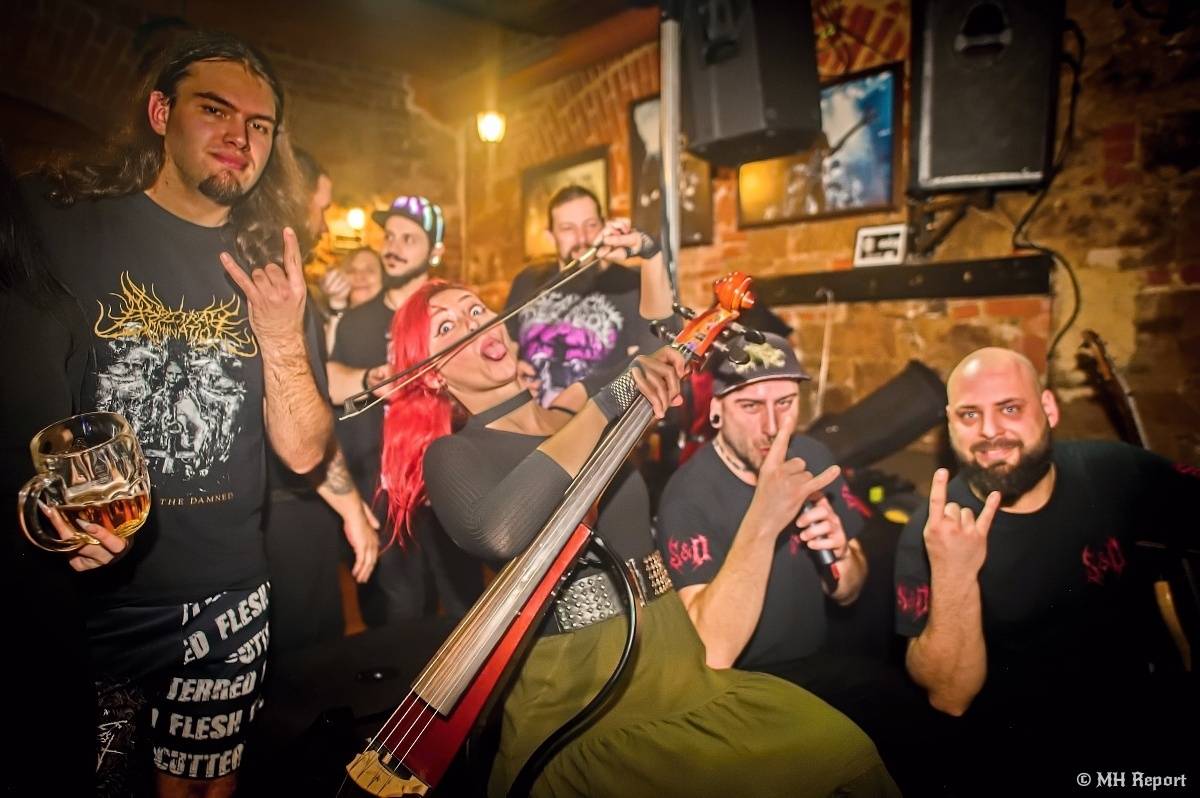 Search & Destroy ovládli Parlament Club. Koncert měl i narozeninový náboj