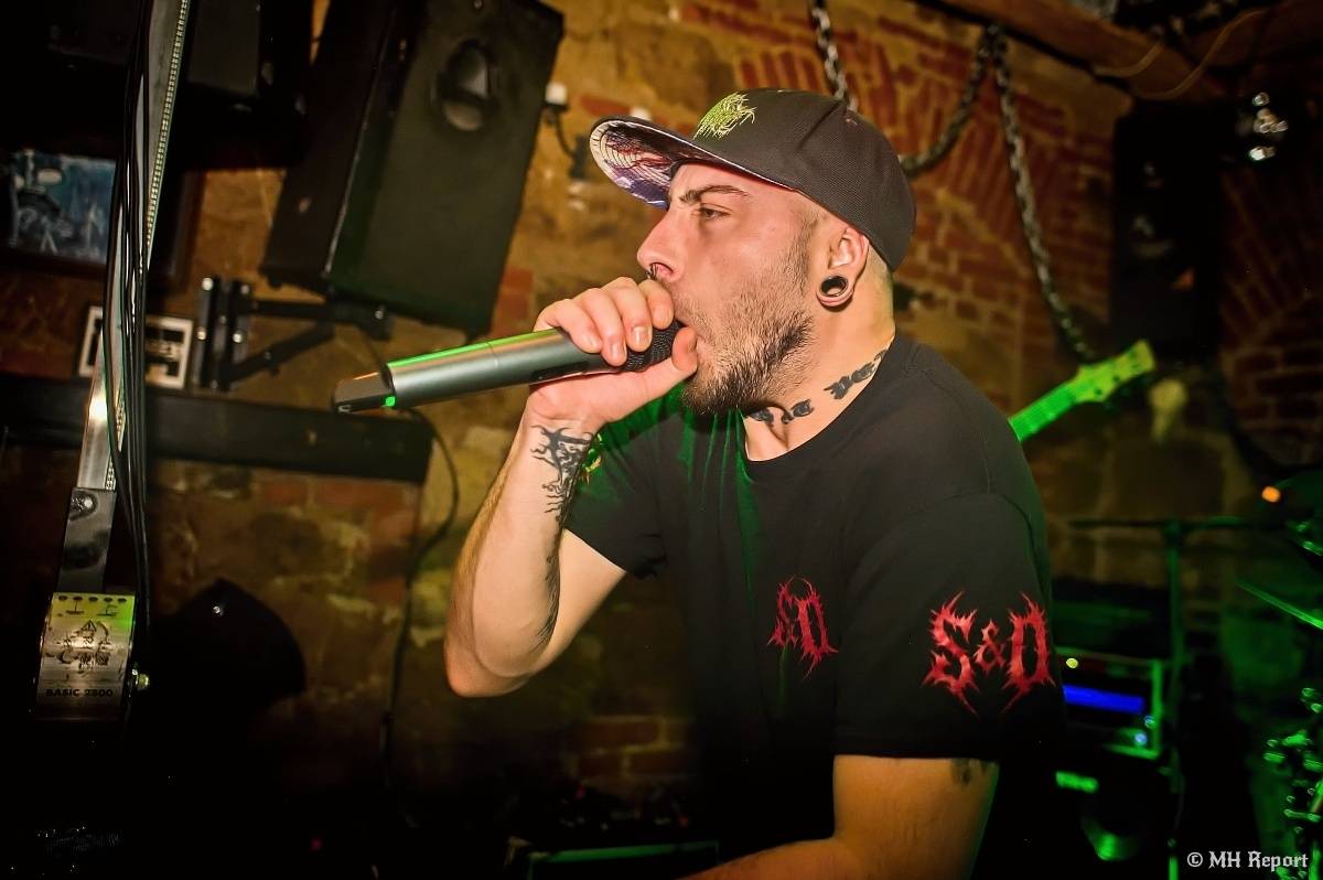 Search & Destroy ovládli Parlament Club. Koncert měl i narozeninový náboj