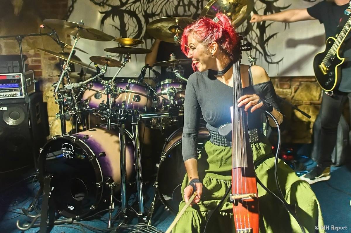 Search & Destroy ovládli Parlament Club. Koncert měl i narozeninový náboj