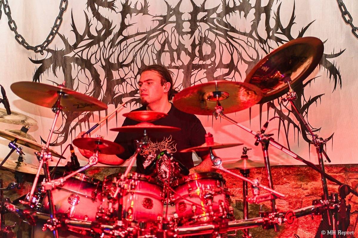 Search & Destroy ovládli Parlament Club. Koncert měl i narozeninový náboj