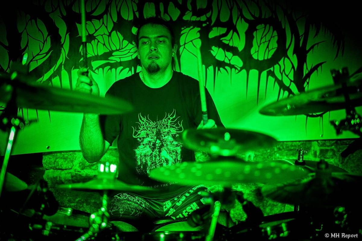 Search & Destroy ovládli Parlament Club. Koncert měl i narozeninový náboj