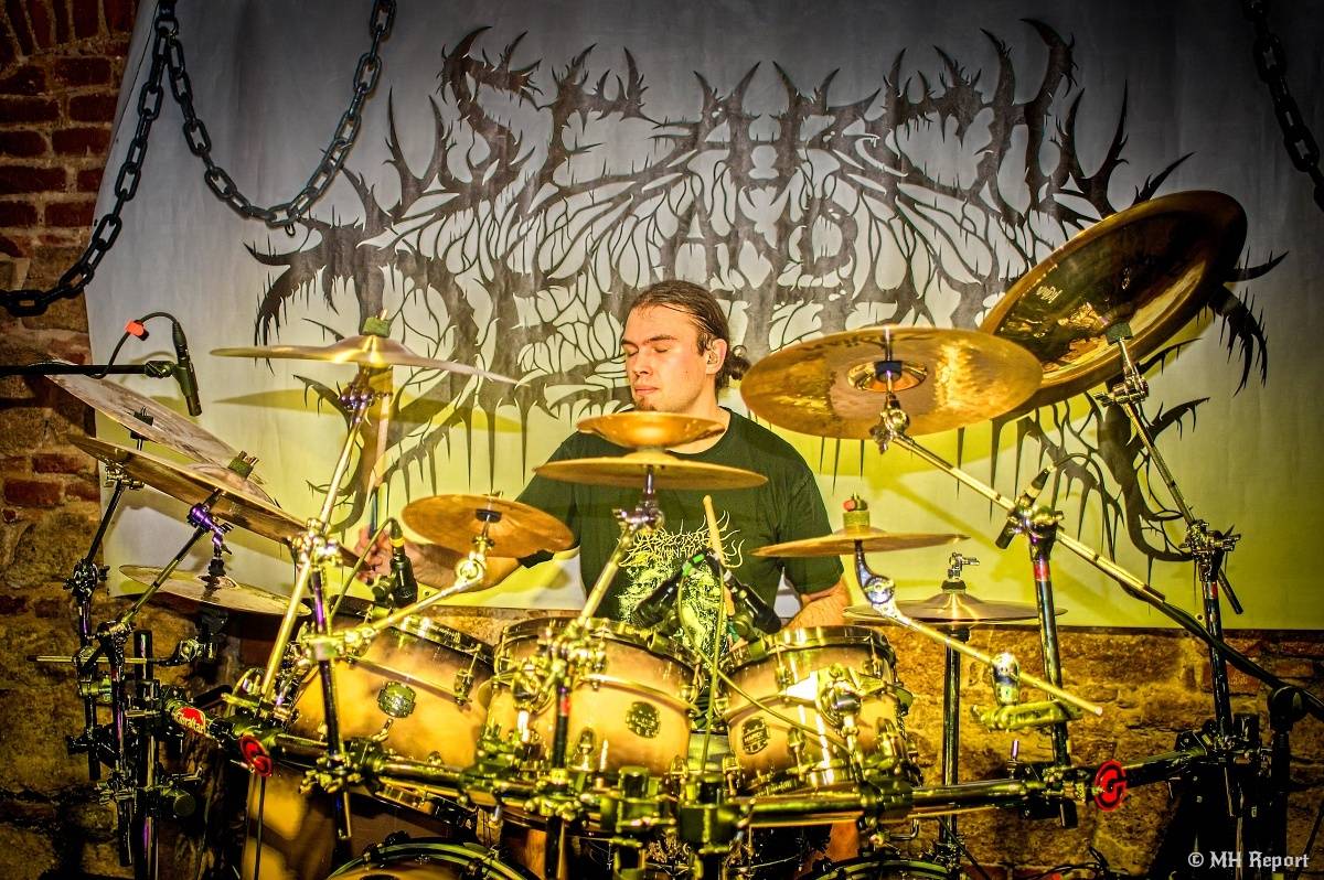 Search & Destroy ovládli Parlament Club. Koncert měl i narozeninový náboj