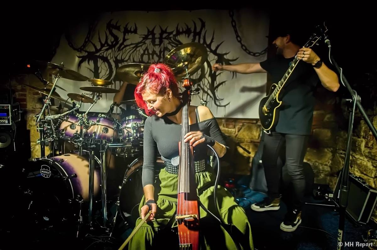 Search & Destroy ovládli Parlament Club. Koncert měl i narozeninový náboj