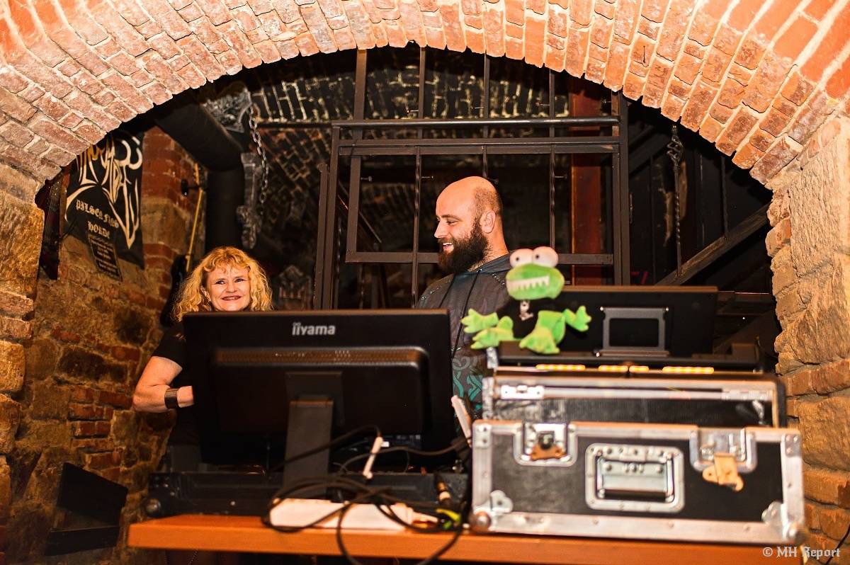 Search & Destroy ovládli Parlament Club. Koncert měl i narozeninový náboj