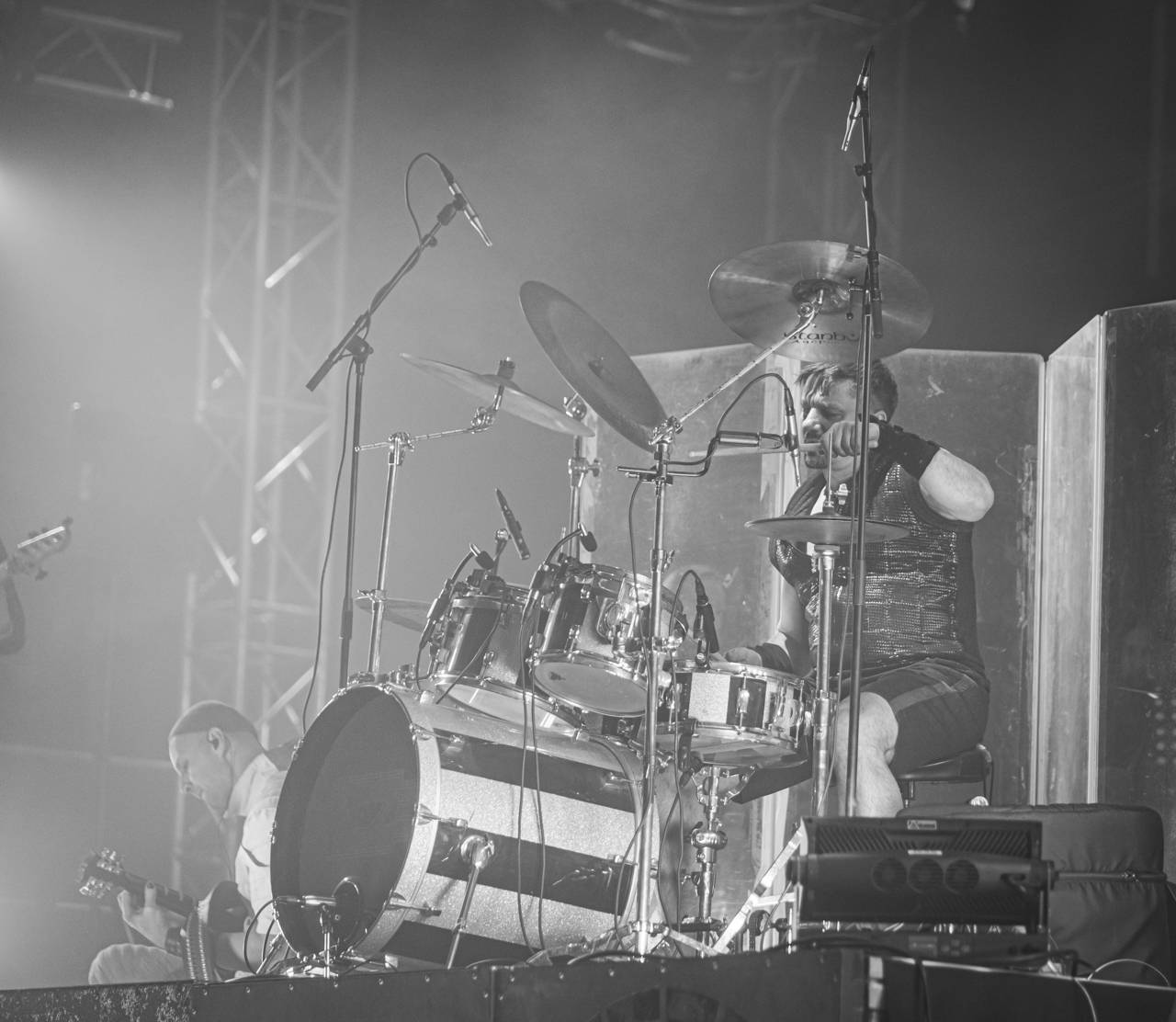 Plamenomety i zpěvačka v kleci. Rammstein Symphonic Tribute zatopil v Plzni pod kotlem