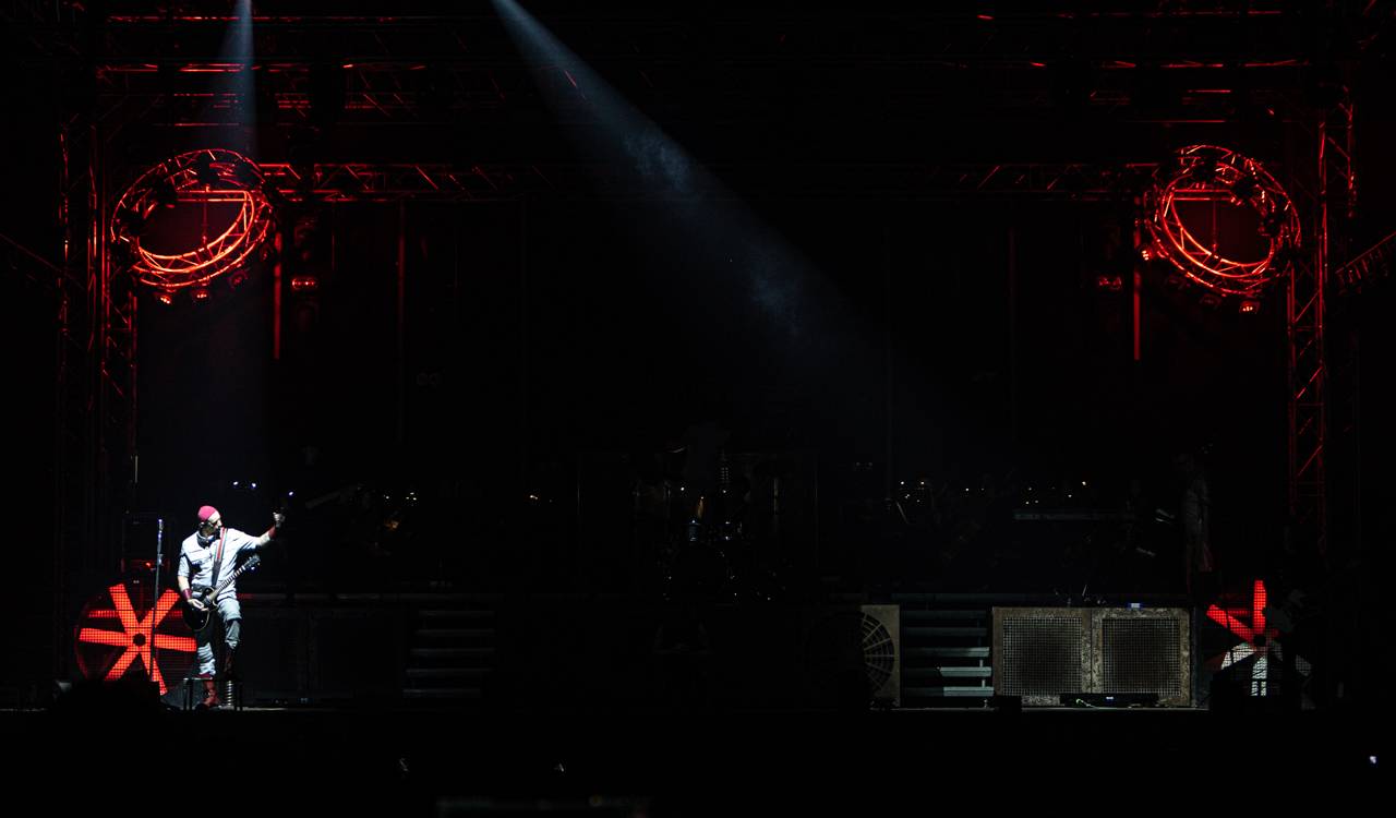 Plamenomety i zpěvačka v kleci. Rammstein Symphonic Tribute zatopil v Plzni pod kotlem