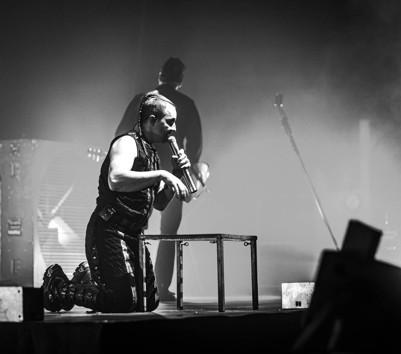 Plamenomety i zpěvačka v kleci. Rammstein Symphonic Tribute zatopil v Plzni pod kotlem