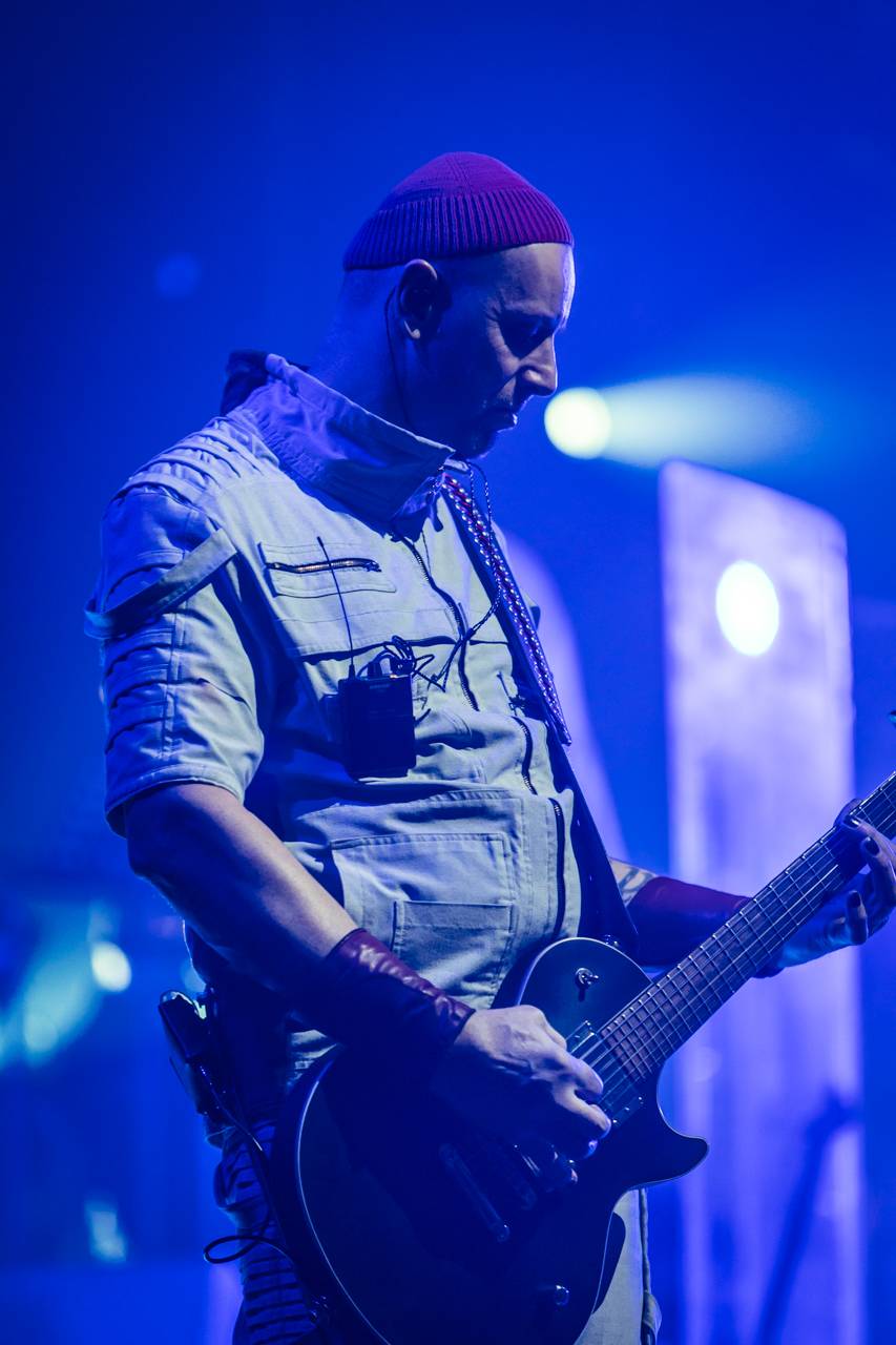 Plamenomety i zpěvačka v kleci. Rammstein Symphonic Tribute zatopil v Plzni pod kotlem