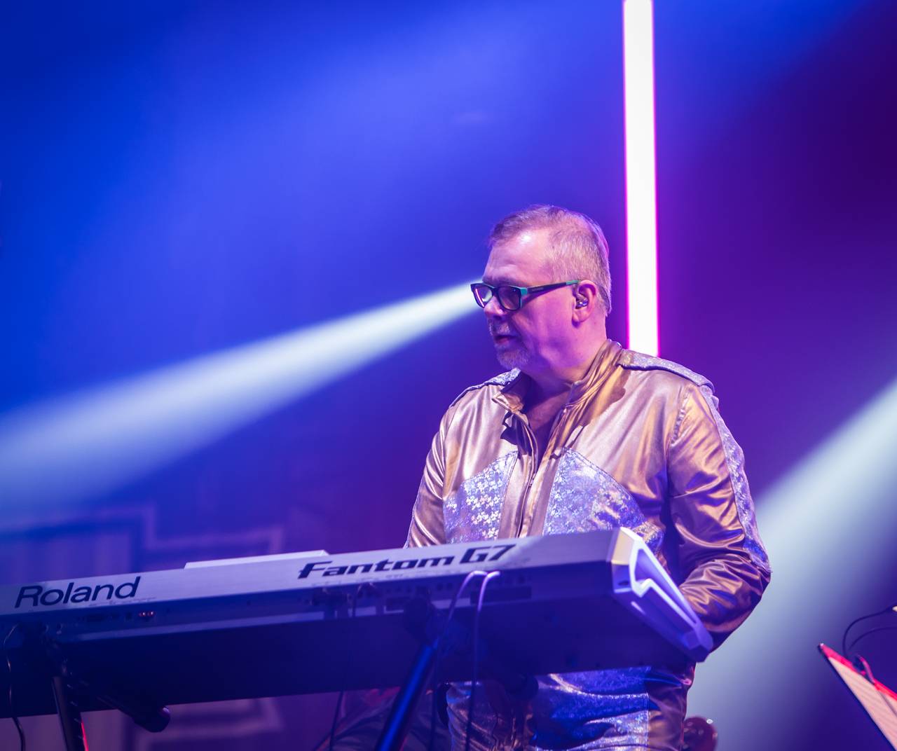 Plamenomety i zpěvačka v kleci. Rammstein Symphonic Tribute zatopil v Plzni pod kotlem