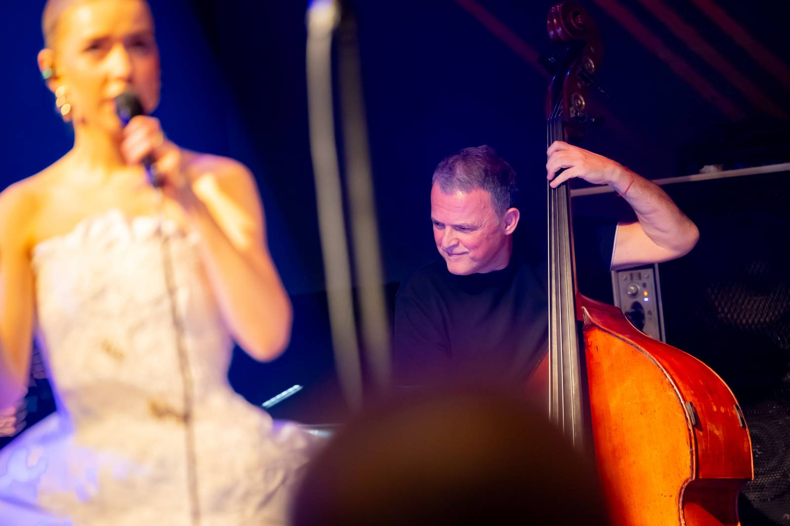 Dan Bárta vystoupil s Illustratosphere v Lucerna Music Baru, doprovodilo ho duo Lash & Grey