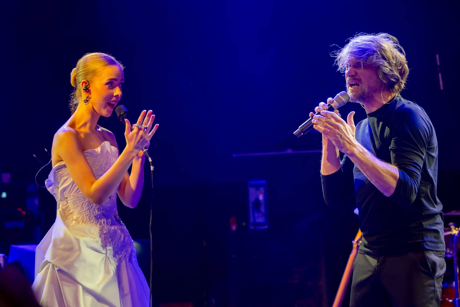 Dan Bárta vystoupil s Illustratosphere v Lucerna Music Baru, doprovodilo ho duo Lash & Grey