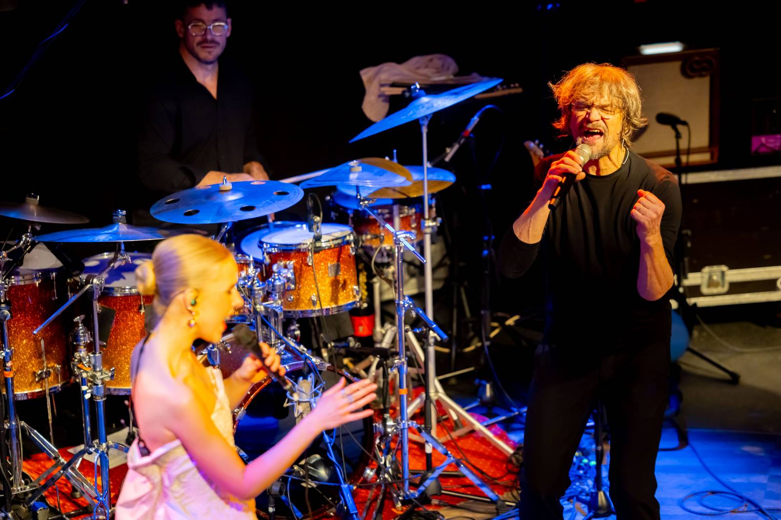 Dan Bárta vystoupil s Illustratosphere v Lucerna Music Baru, doprovodilo ho duo Lash & Grey