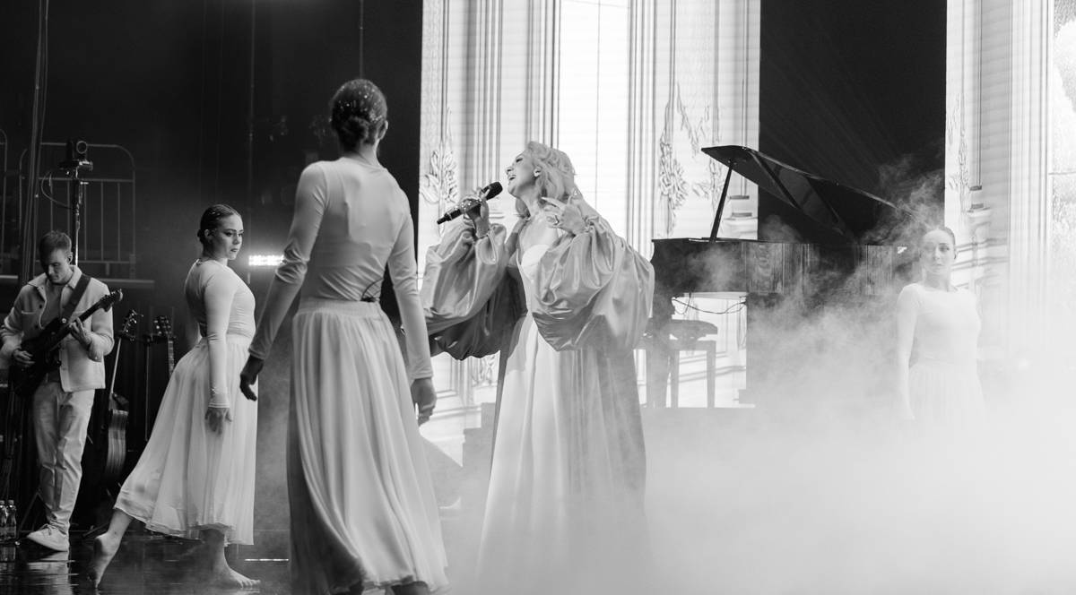 Tereza Mašková zbarvila O2 universum do růžova, pokřtila i nové album