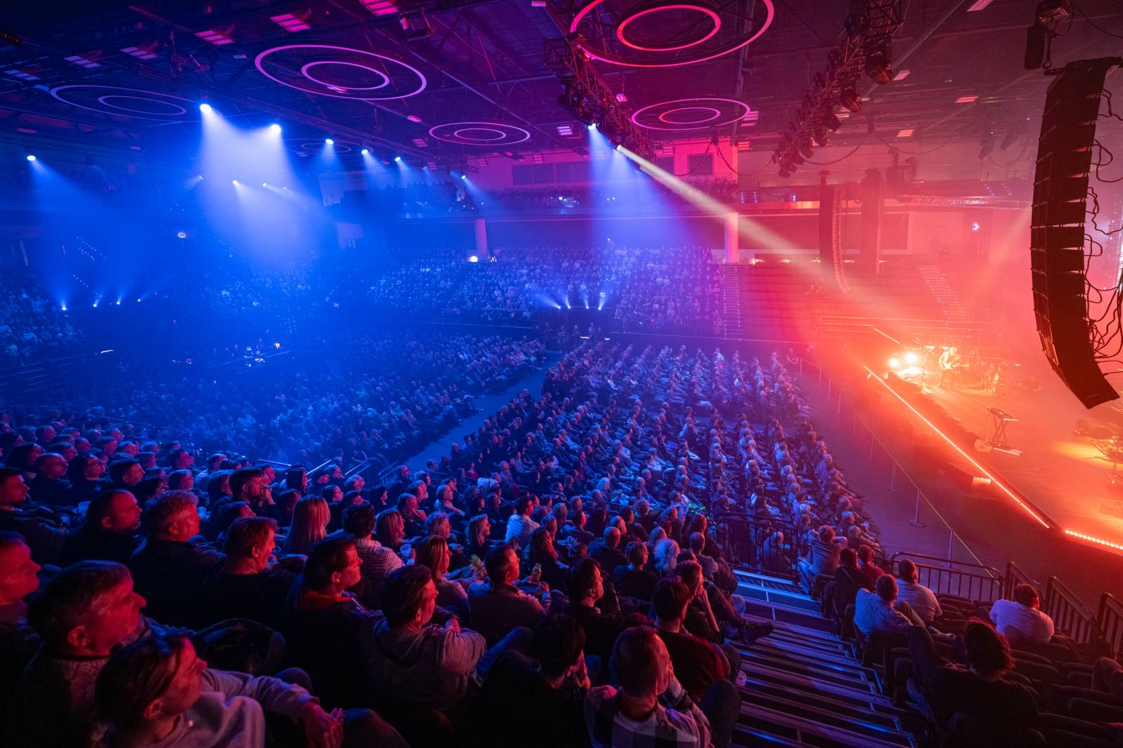 Michal Pavlíček oslavil v O2 universu sedmdesáté narozeniny, přáli mu Bára Basiková, Michael Kocáb, Kamil Střihavka i Vilém Čok