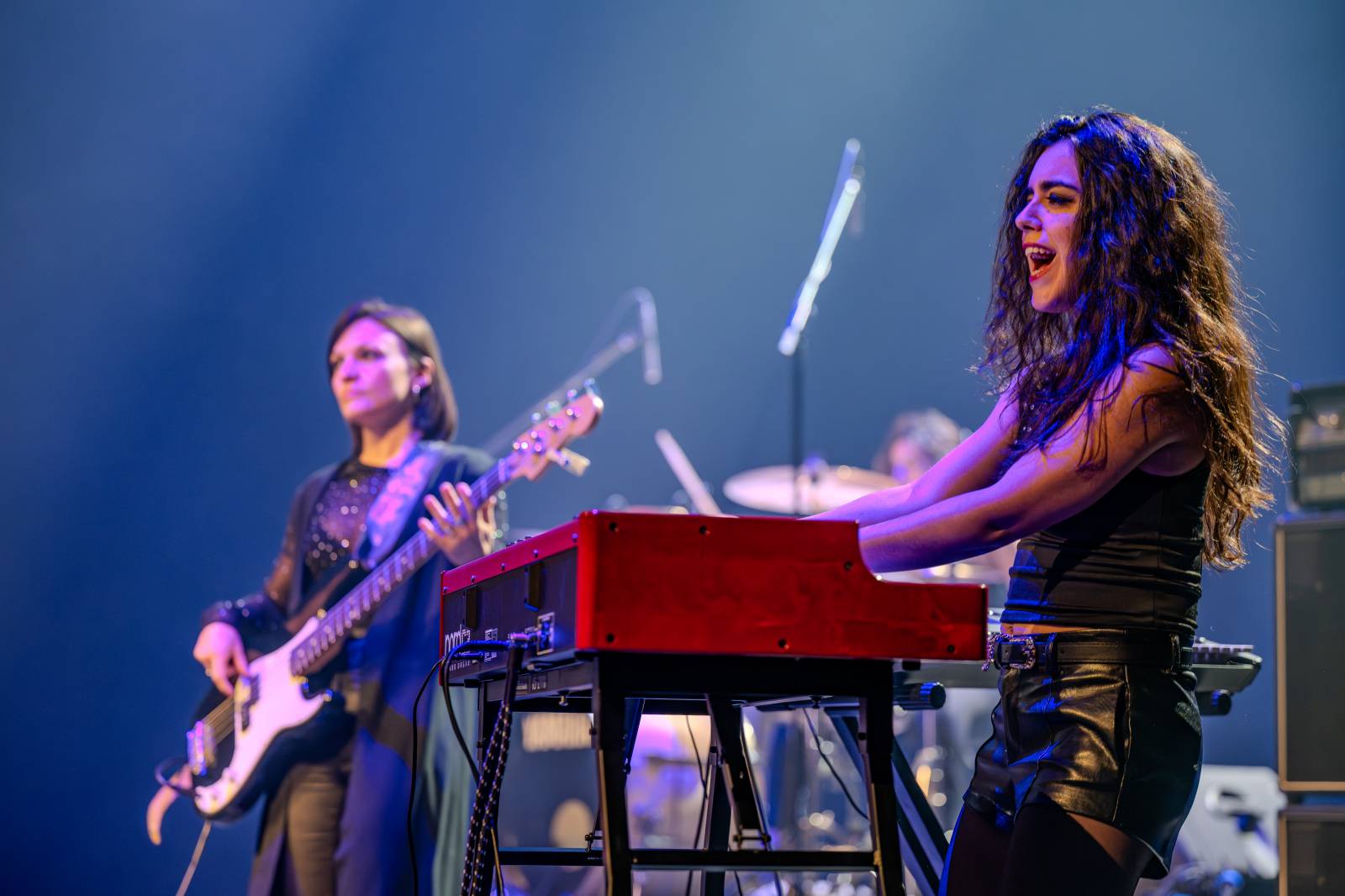 Divadlo Hybernia rozezněly písně Deep Purple. V ženském podání je zazpíval tribute band Strange Kind of Women