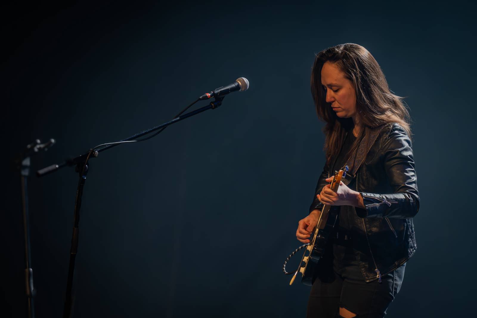 Divadlo Hybernia rozezněly písně Deep Purple. V ženském podání je zazpíval tribute band Strange Kind of Women