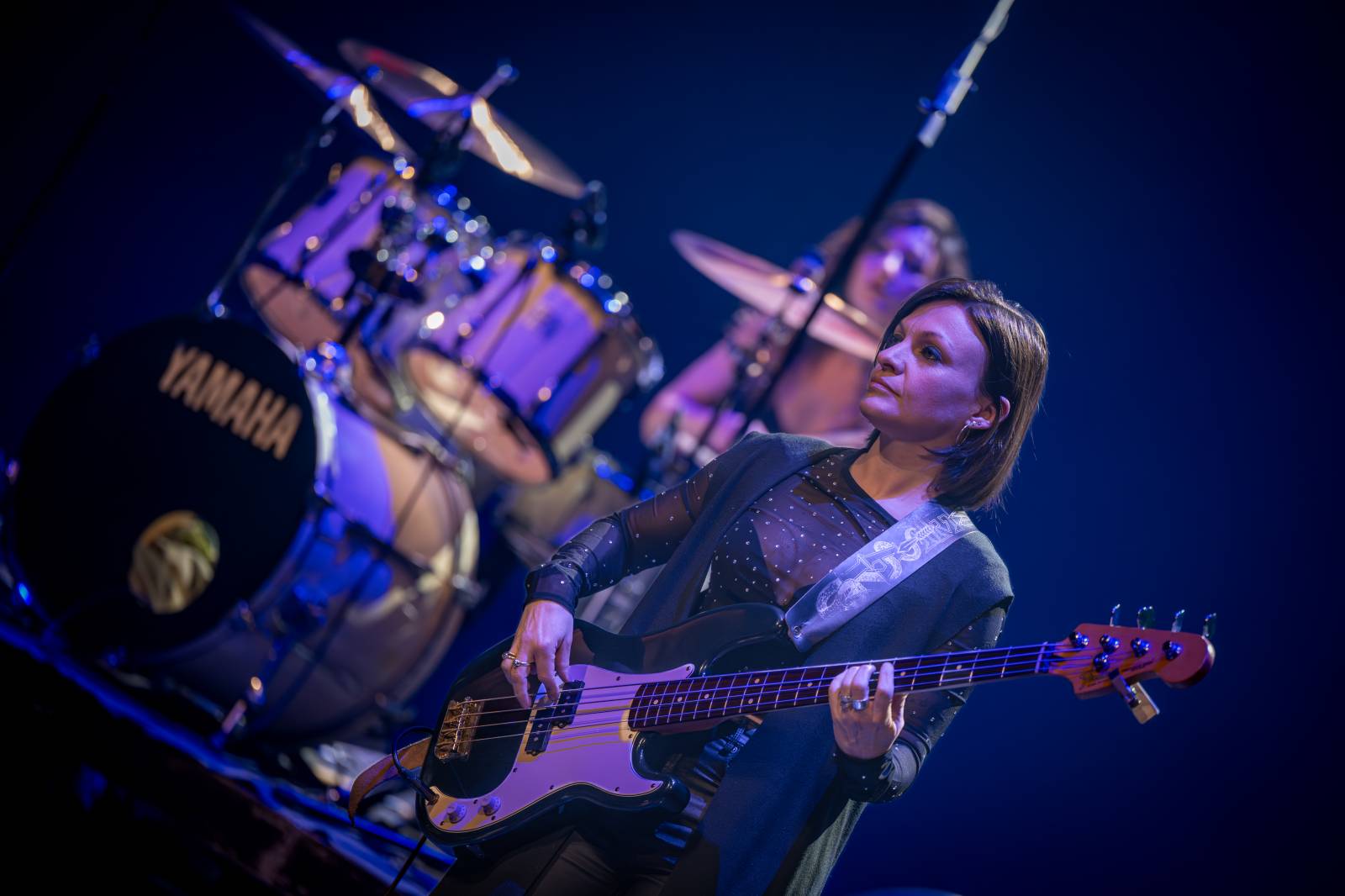 Divadlo Hybernia rozezněly písně Deep Purple. V ženském podání je zazpíval tribute band Strange Kind of Women