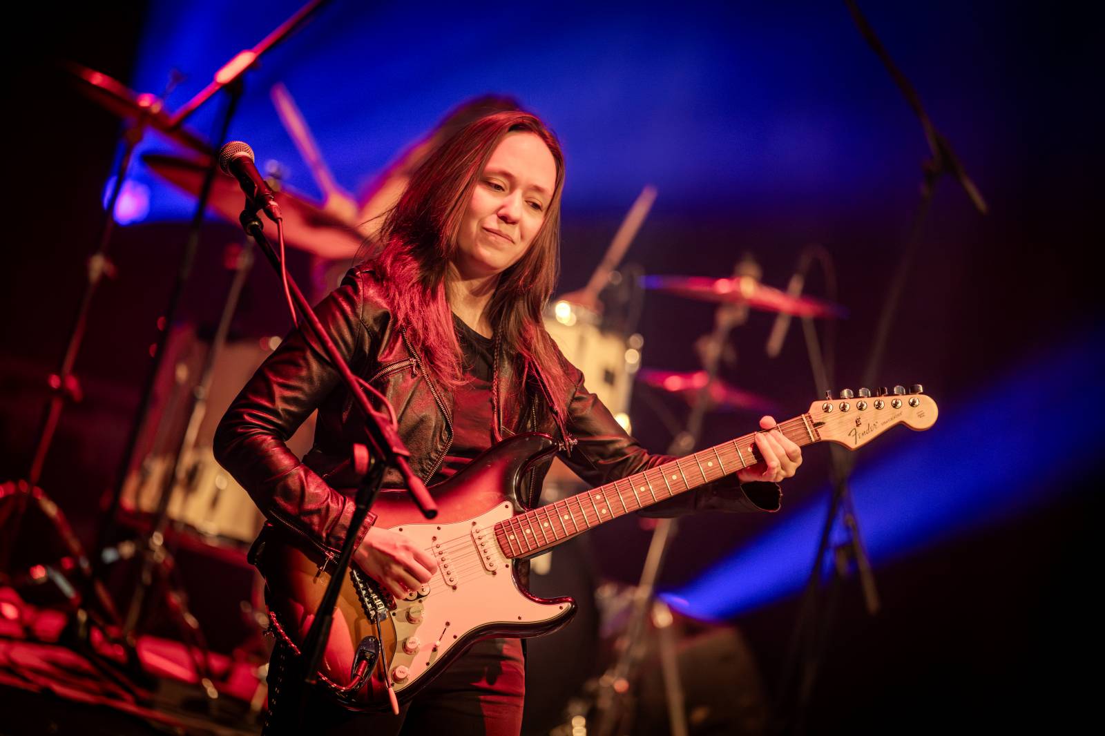 Divadlo Hybernia rozezněly písně Deep Purple. V ženském podání je zazpíval tribute band Strange Kind of Women