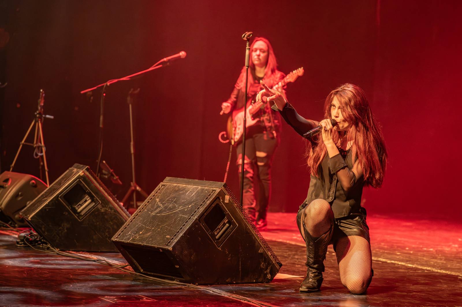 Divadlo Hybernia rozezněly písně Deep Purple. V ženském podání je zazpíval tribute band Strange Kind of Women