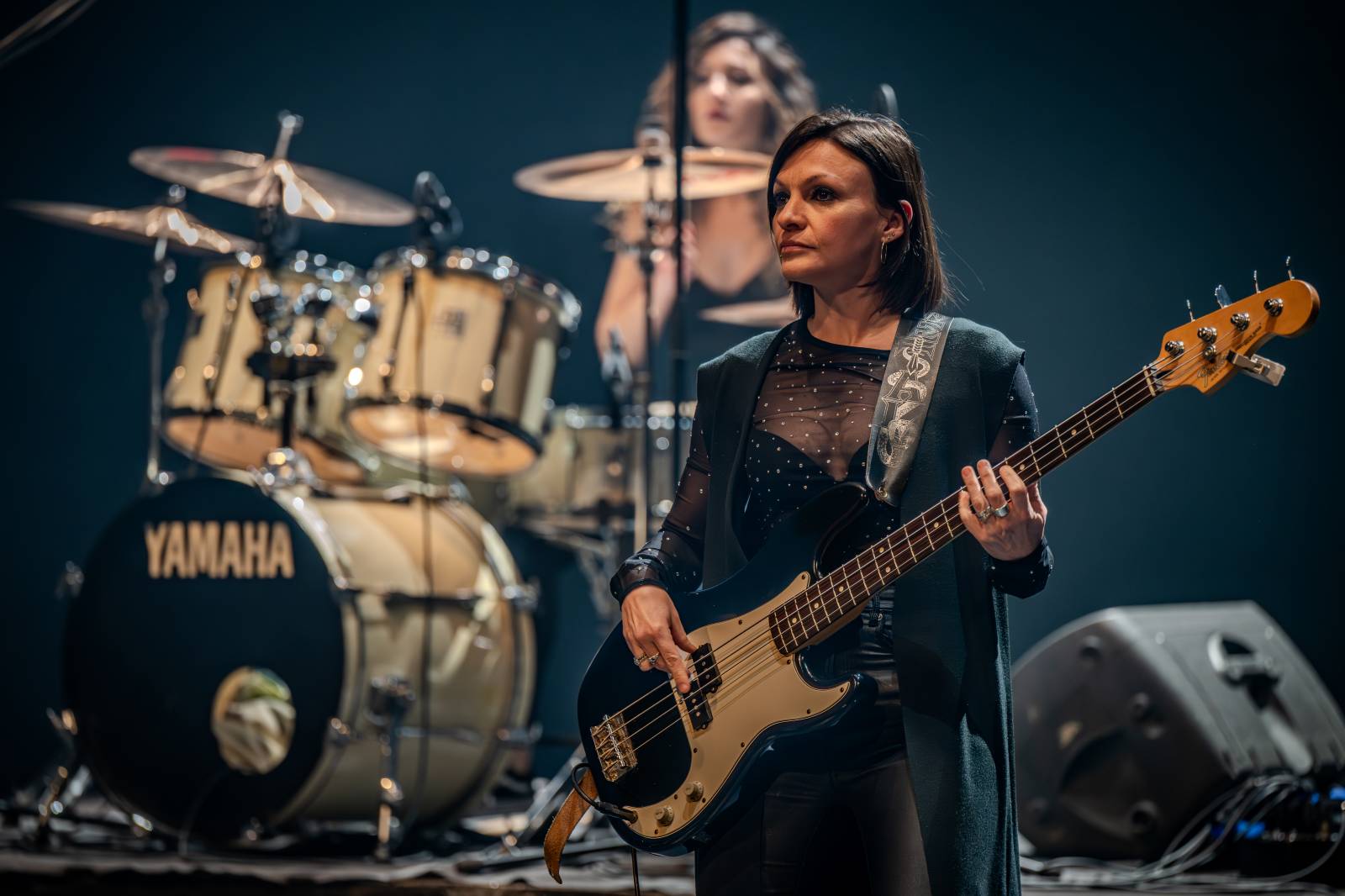 Divadlo Hybernia rozezněly písně Deep Purple. V ženském podání je zazpíval tribute band Strange Kind of Women