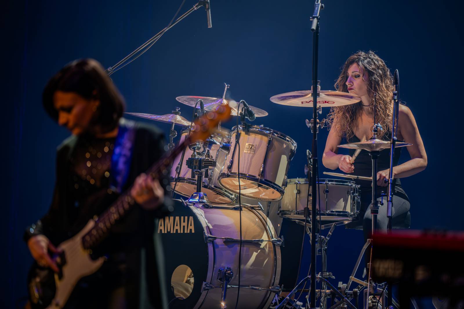 Divadlo Hybernia rozezněly písně Deep Purple. V ženském podání je zazpíval tribute band Strange Kind of Women