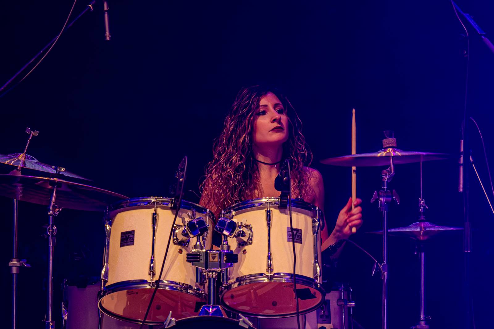 Divadlo Hybernia rozezněly písně Deep Purple. V ženském podání je zazpíval tribute band Strange Kind of Women