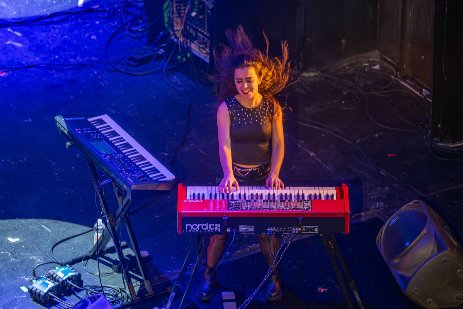 Divadlo Hybernia rozezněly písně Deep Purple. V ženském podání je zazpíval tribute band Strange Kind of Women