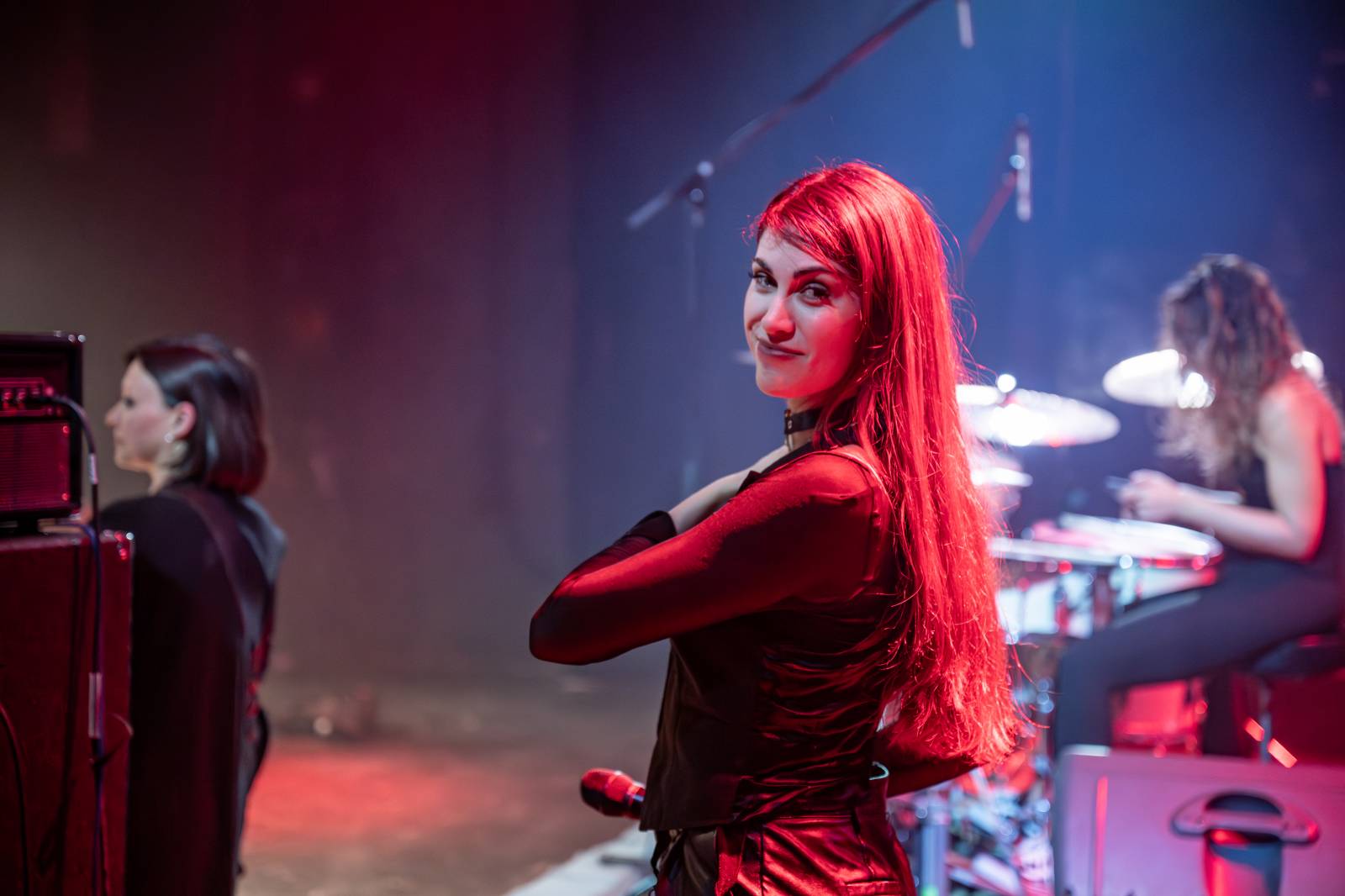 Divadlo Hybernia rozezněly písně Deep Purple. V ženském podání je zazpíval tribute band Strange Kind of Women