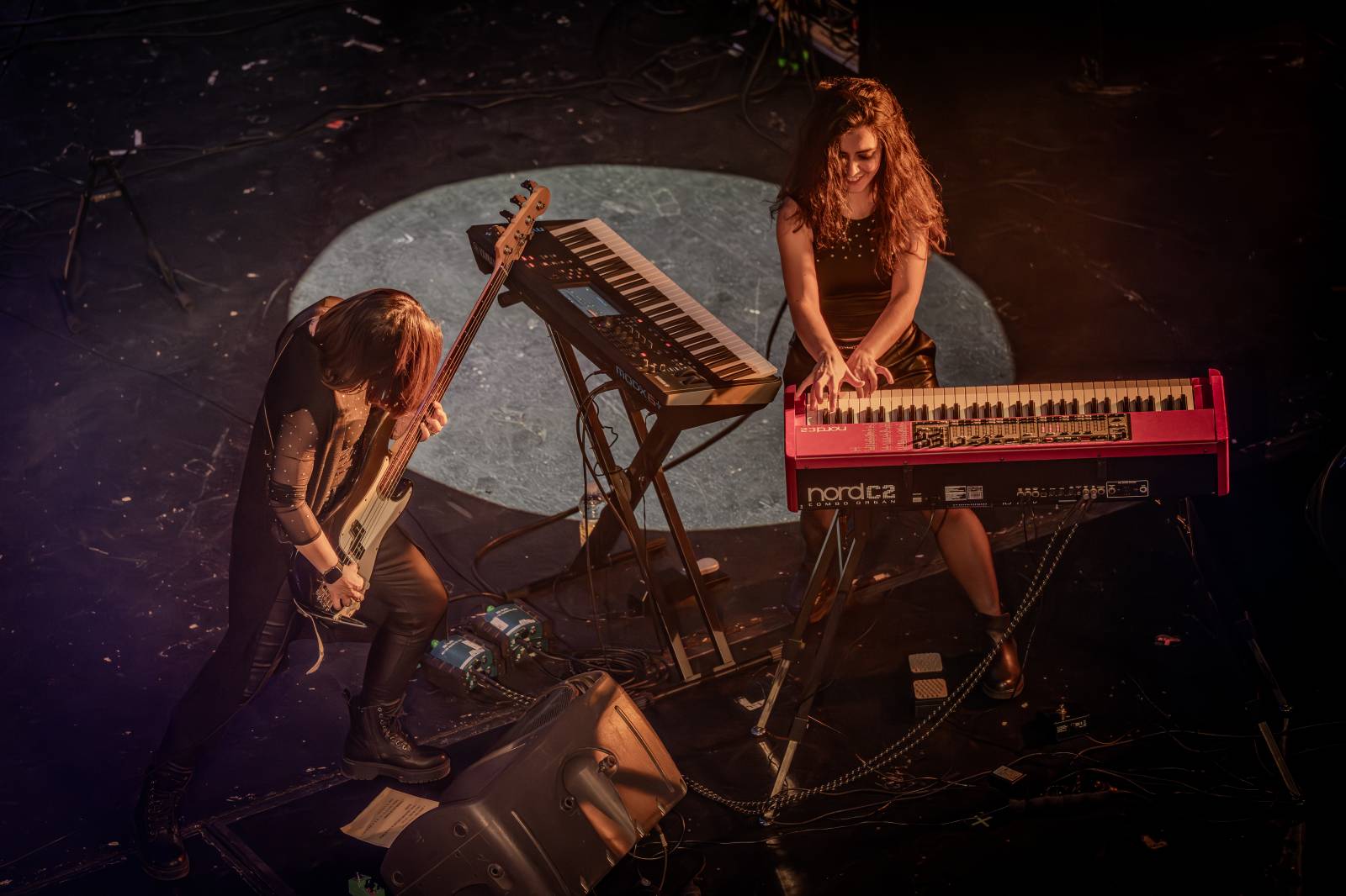 Divadlo Hybernia rozezněly písně Deep Purple. V ženském podání je zazpíval tribute band Strange Kind of Women