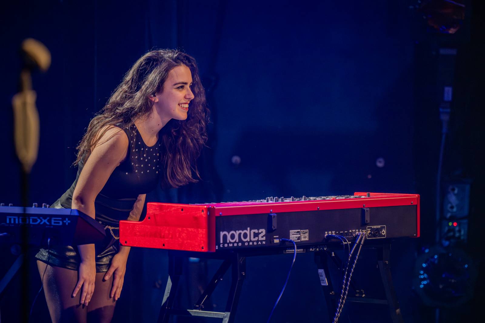 Divadlo Hybernia rozezněly písně Deep Purple. V ženském podání je zazpíval tribute band Strange Kind of Women