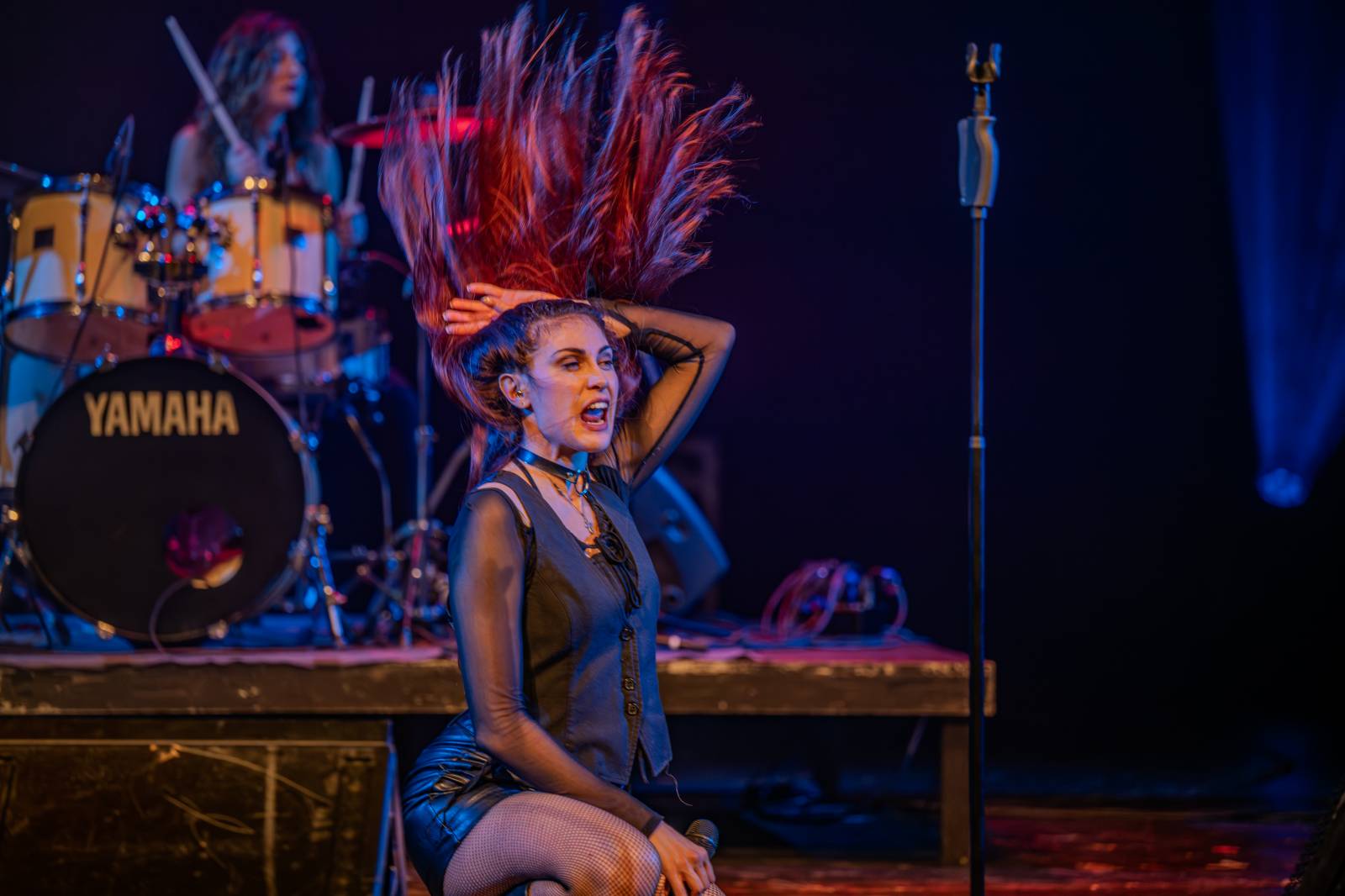 Divadlo Hybernia rozezněly písně Deep Purple. V ženském podání je zazpíval tribute band Strange Kind of Women