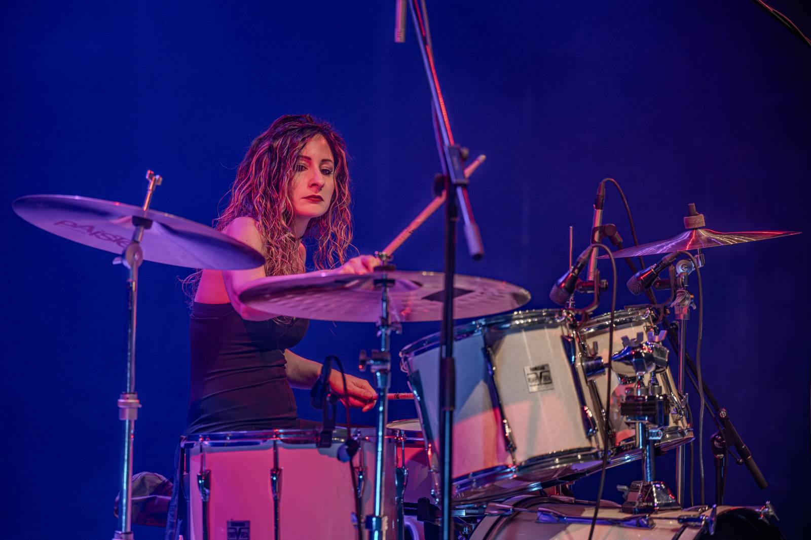 Divadlo Hybernia rozezněly písně Deep Purple. V ženském podání je zazpíval tribute band Strange Kind of Women