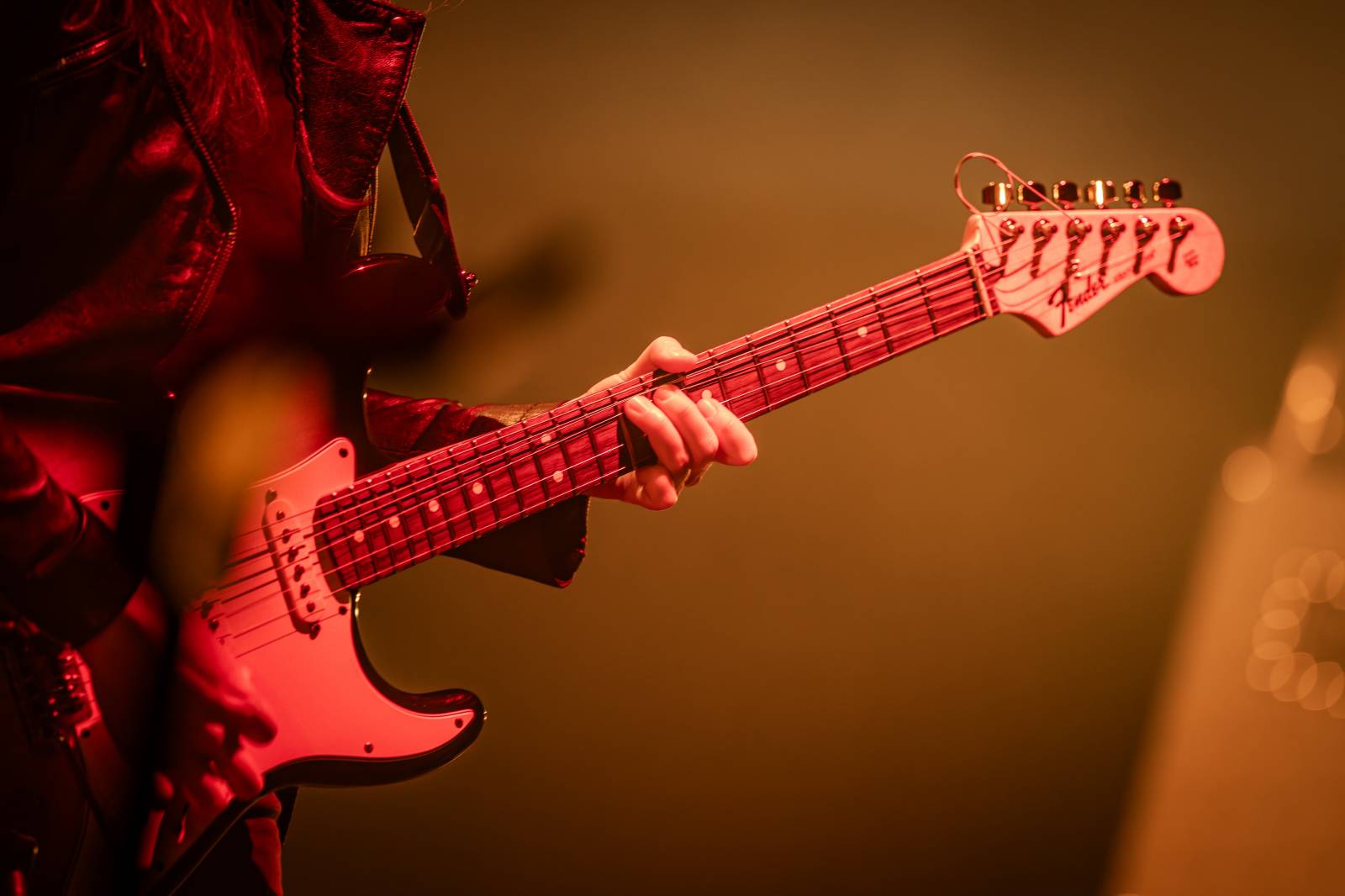 Divadlo Hybernia rozezněly písně Deep Purple. V ženském podání je zazpíval tribute band Strange Kind of Women