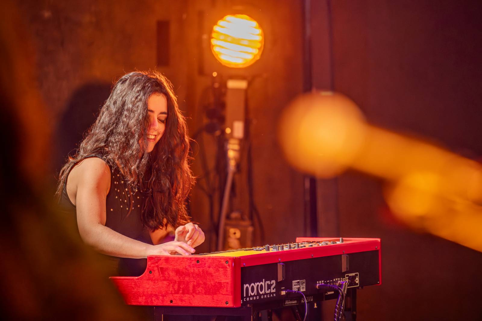 Divadlo Hybernia rozezněly písně Deep Purple. V ženském podání je zazpíval tribute band Strange Kind of Women