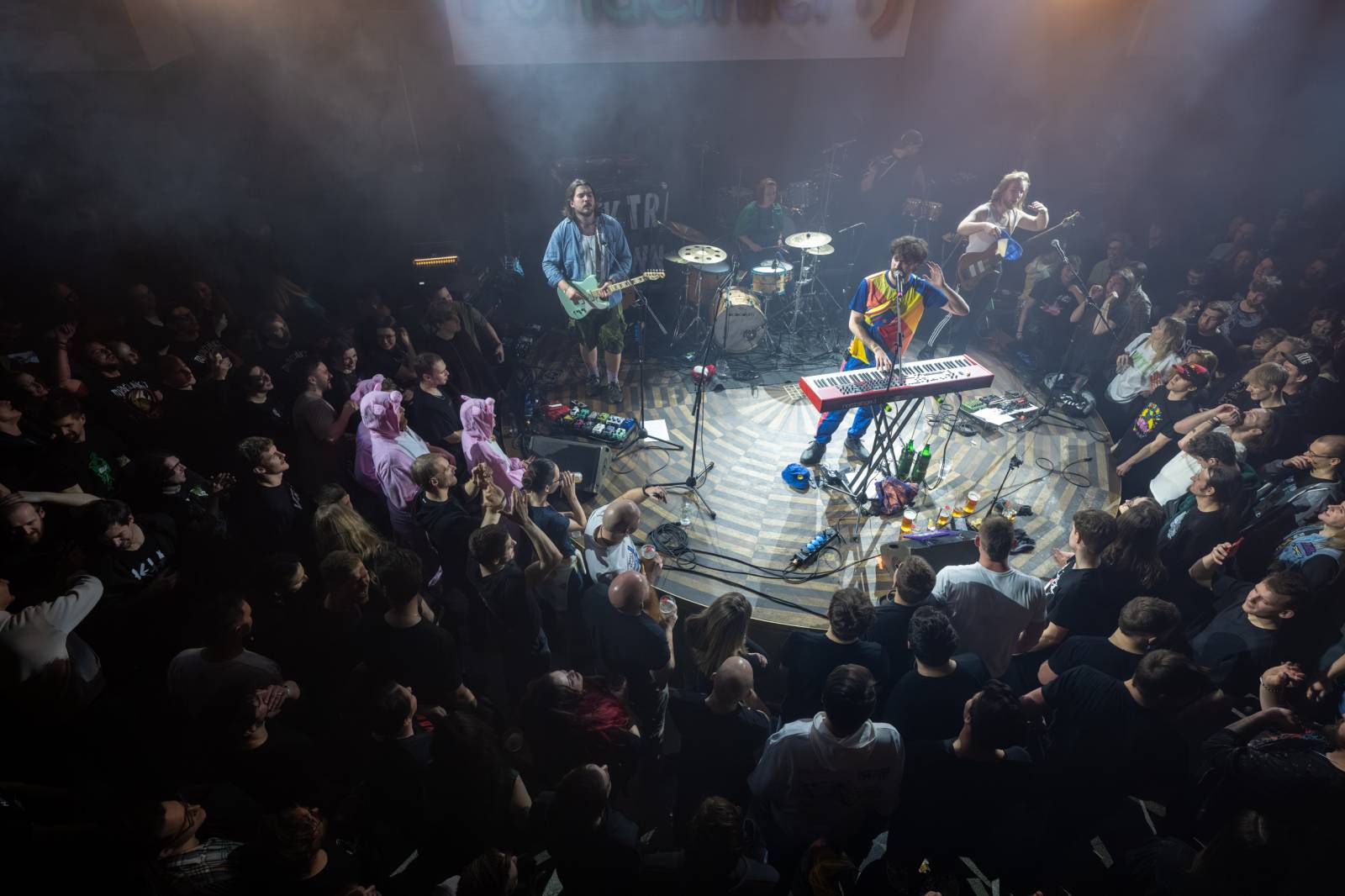 Elektrïck Mann rozparádil vyprodaný Lucerna Music Bar. Dámy ukazovaly vnady, pánové chlouby