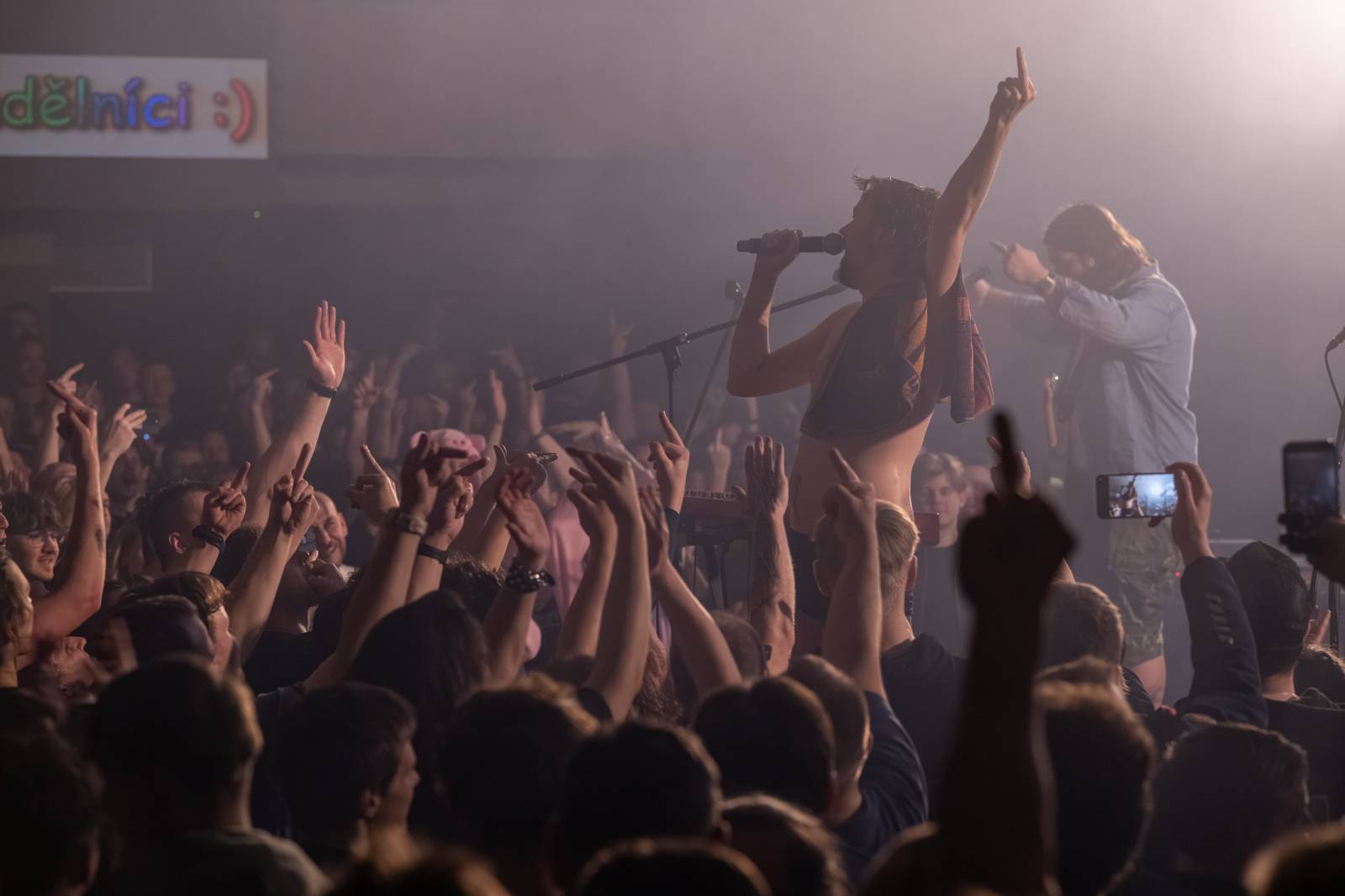 Elektrïck Mann rozparádil vyprodaný Lucerna Music Bar. Dámy ukazovaly vnady, pánové chlouby