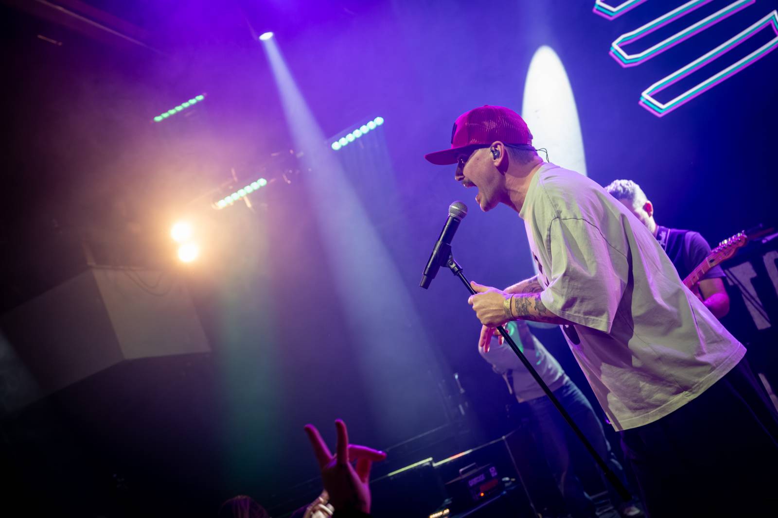 Elektrïck Mann rozparádil vyprodaný Lucerna Music Bar. Dámy ukazovaly vnady, pánové chlouby