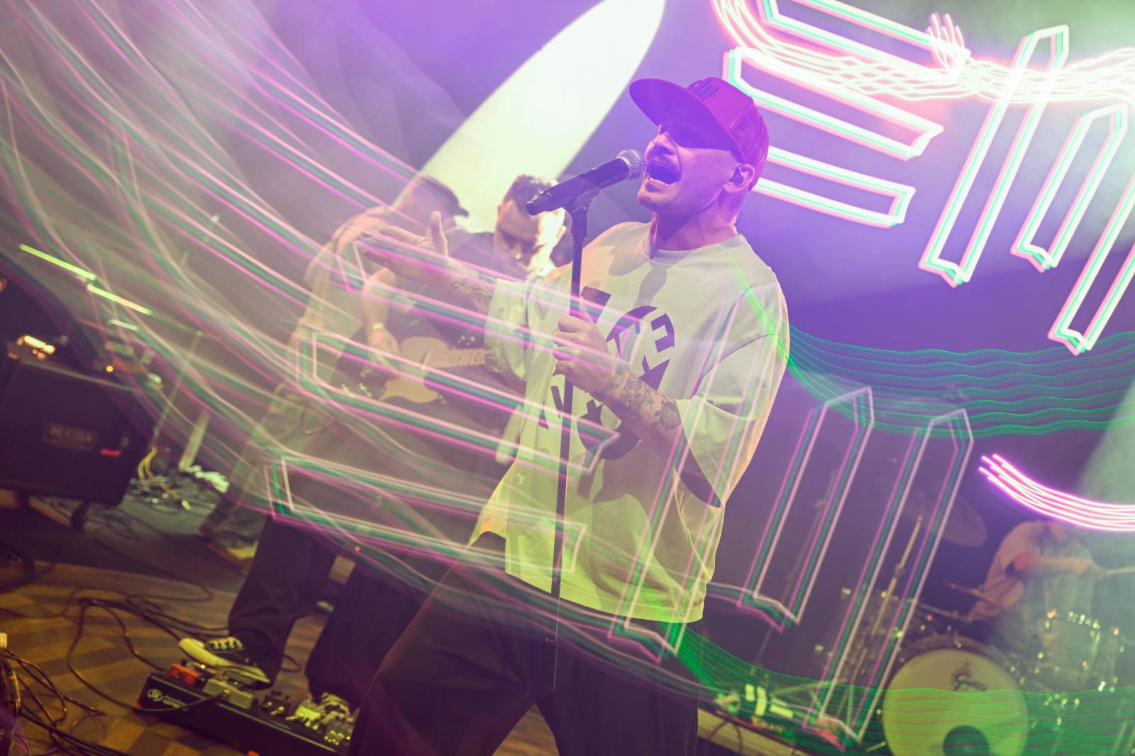 Elektrïck Mann rozparádil vyprodaný Lucerna Music Bar. Dámy ukazovaly vnady, pánové chlouby