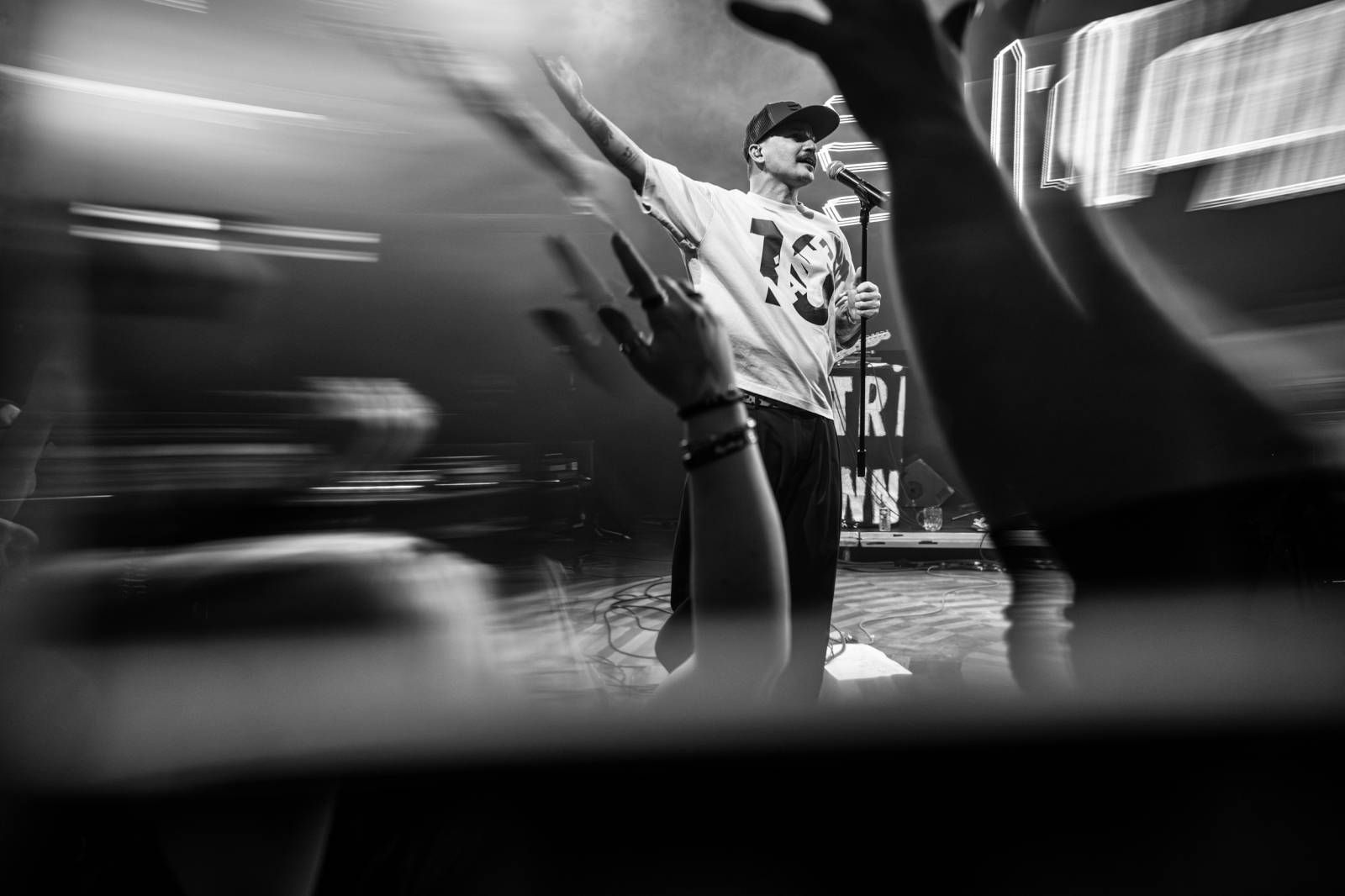 Elektrïck Mann rozparádil vyprodaný Lucerna Music Bar. Dámy ukazovaly vnady, pánové chlouby