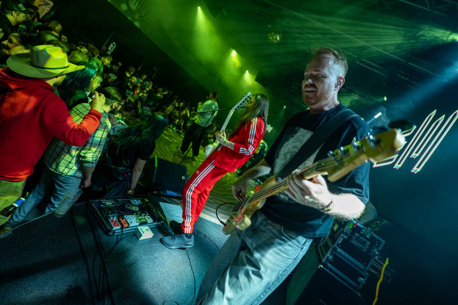 Elektrïck Mann rozparádil vyprodaný Lucerna Music Bar. Dámy ukazovaly vnady, pánové chlouby