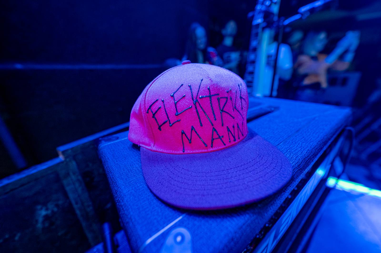 Elektrïck Mann rozparádil vyprodaný Lucerna Music Bar. Dámy ukazovaly vnady, pánové chlouby