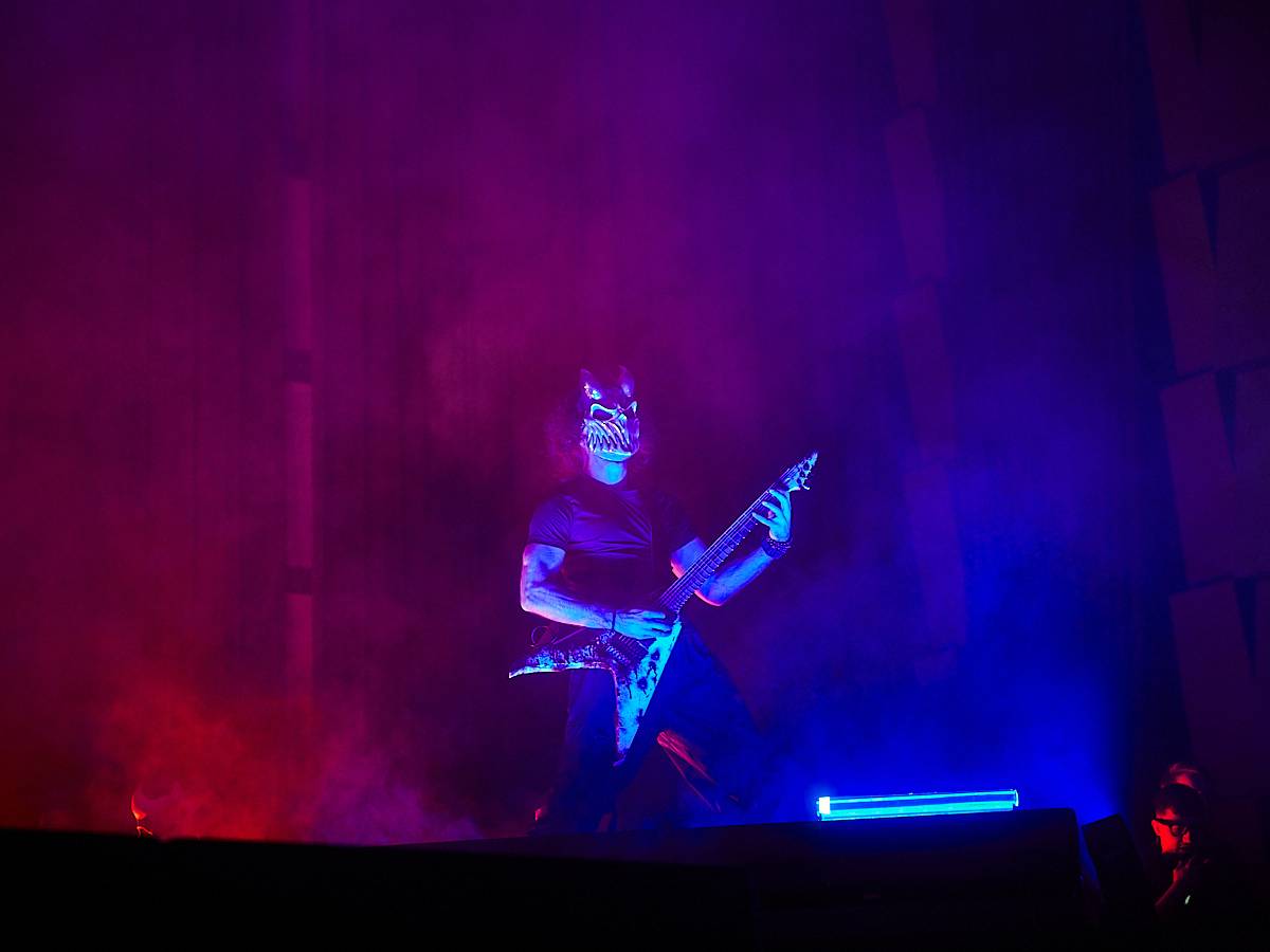 Rozzlobení grizzlyové Slaughter to Prevail s hosty Suicide Silence a Dying Fetus odpálili ohnivou show ve Foru Karlín