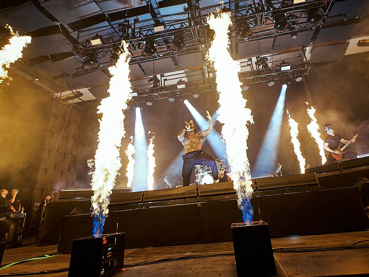 Rozzlobení grizzlyové Slaughter to Prevail s hosty Suicide Silence a Dying Fetus odpálili ohnivou show ve Foru Karlín