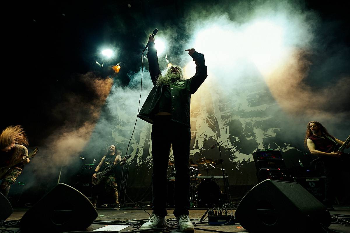 Rozzlobení grizzlyové Slaughter to Prevail s hosty Suicide Silence a Dying Fetus odpálili ohnivou show ve Foru Karlín