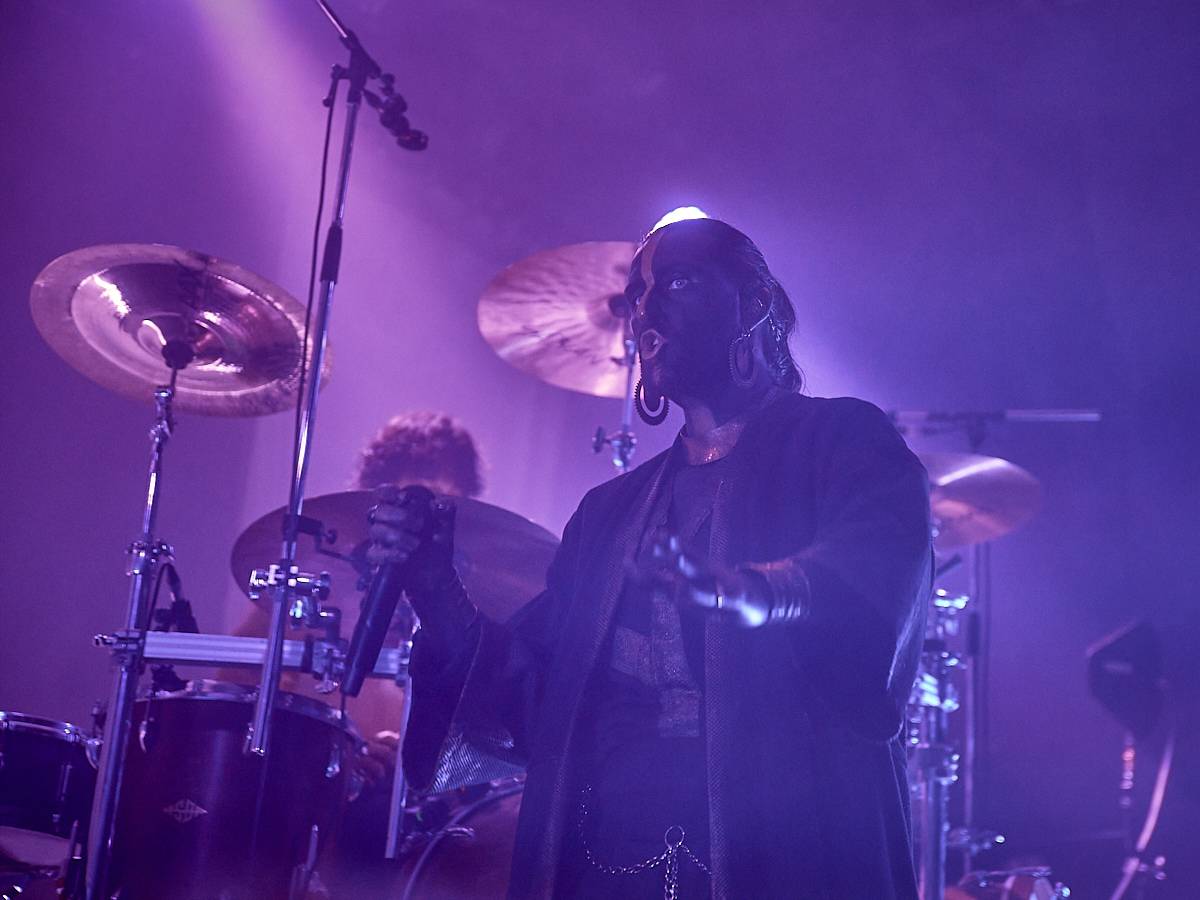 Opera? Balkán? Grindcorové blastbeaty? Igorrr v Roxy v Praze bořil hranice žánrů