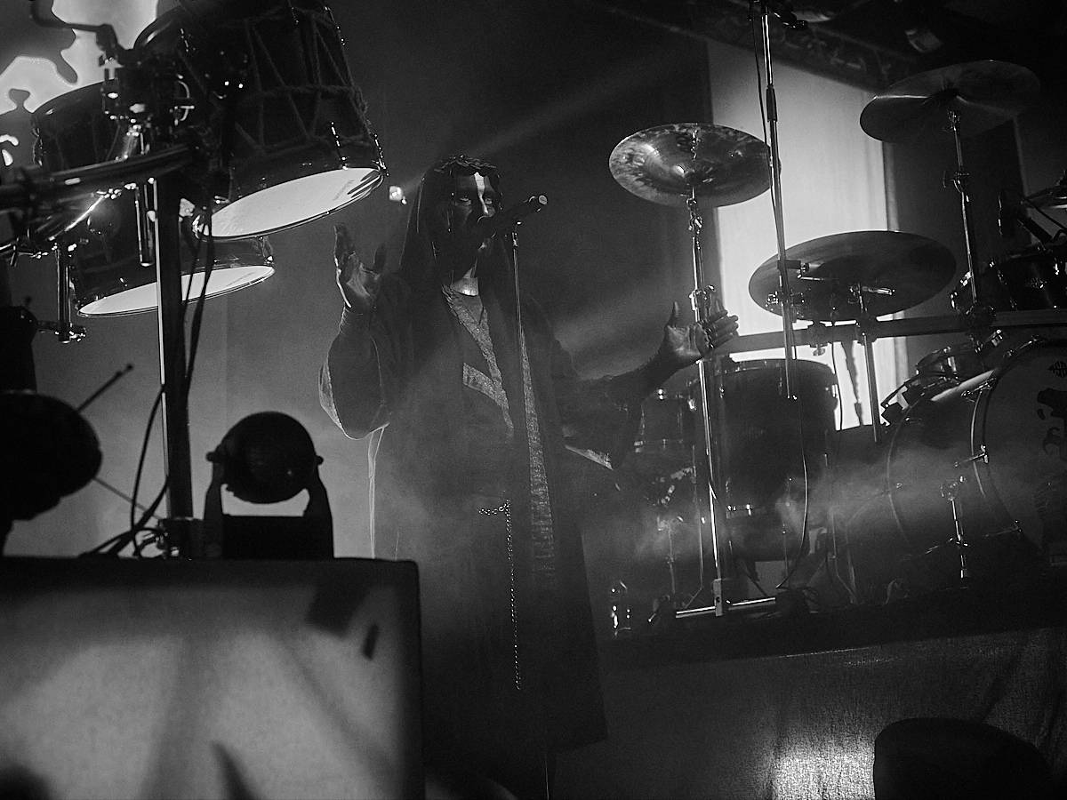 Opera? Balkán? Grindcorové blastbeaty? Igorrr v Roxy v Praze bořil hranice žánrů