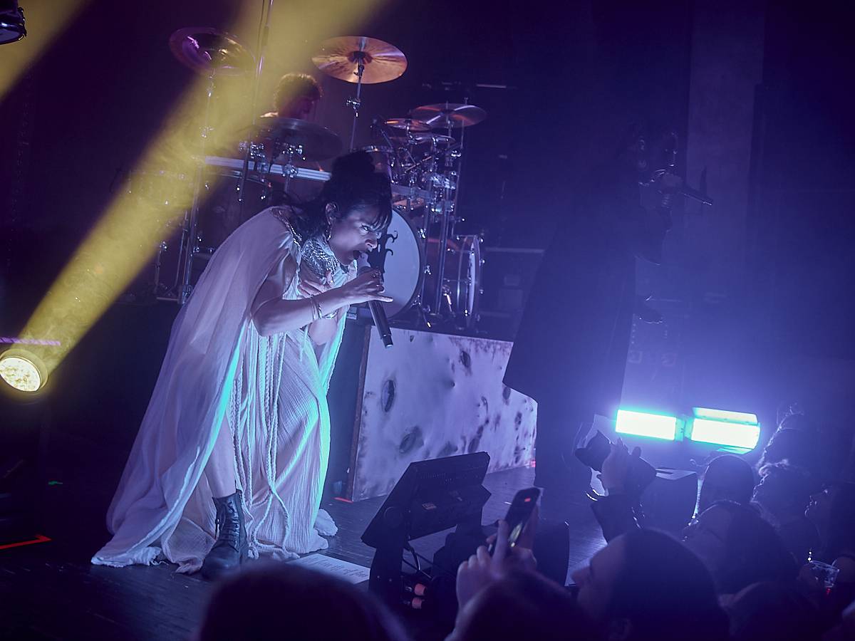 Opera? Balkán? Grindcorové blastbeaty? Igorrr v Roxy v Praze bořil hranice žánrů